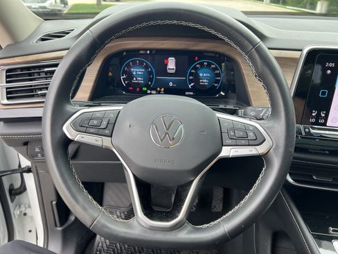 Used 2024 Volkswagen Atlas SE w/ Panoramic Sunroof Package FWD image 18