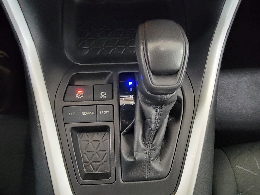 Used 2021 Toyota RAV4 XLE FWD image 17