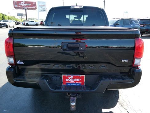 Used 2019 Toyota Tacoma TRD Off-Road w/ Technology Package AWD/4WD image 6