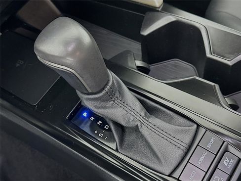 Used 2025 Toyota Camry SE image 17