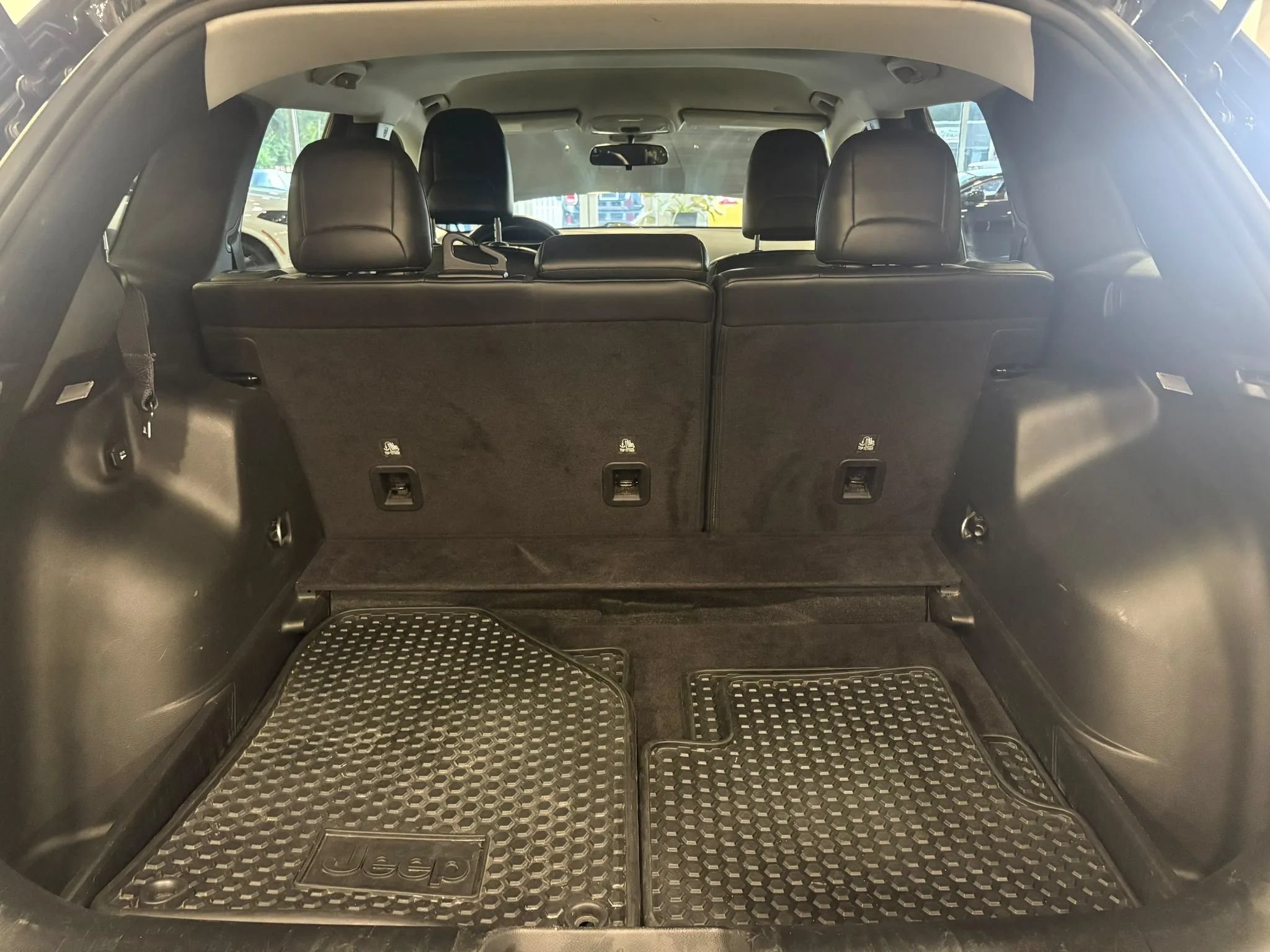 Used 2020 Jeep Cherokee Latitude Plus AWD/4WD image 32