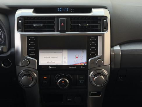 Used 2024 Toyota 4Runner SR5 Premium w/ Moonroof Package AWD/4WD image 17