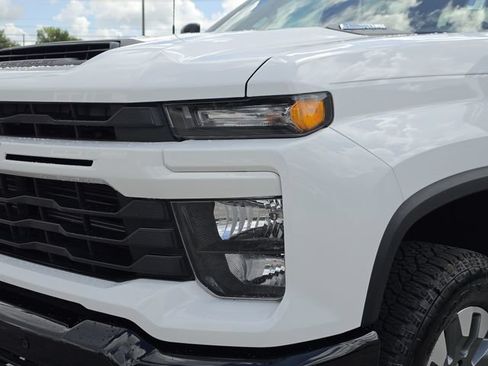 Used 2025 Chevrolet Silverado 2500 Custom w/ Custom Value Package RWD image 9