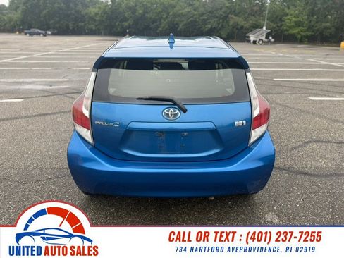 Used 2015 Toyota Prius C Two w/ Preferred Accessory Package FWD image 3