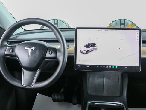 Used 2022 Tesla Model Y Long Range AWD/4WD image 16