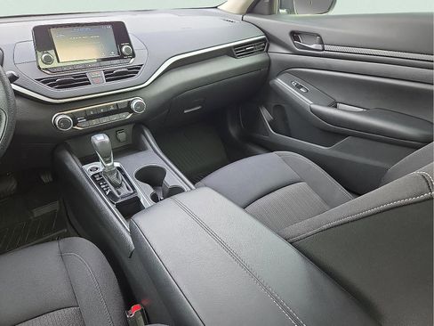 Used 2024 Nissan Altima 2.5 S image 11