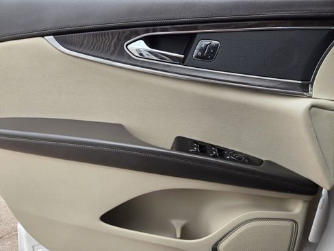 Used 2017 Lincoln MKX Select w/ Select Plus Package image 14