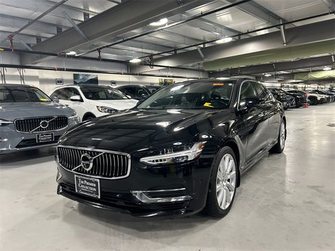 Used 2018 Volvo S90 T8 Inscription w/ Convenience Package image 5