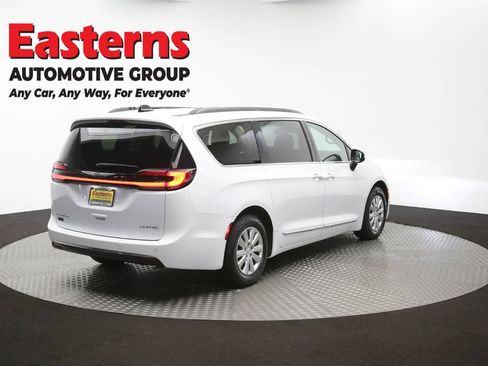 Used 2023 Chrysler Pacifica Limited FWD image 42