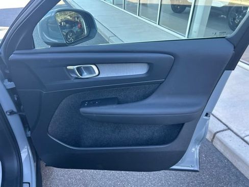 Used 2025 Volvo XC40 B5 Core AWD/4WD image 14
