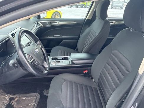 Used 2018 Ford Fusion SE w/ Fusion SE Technology Package image 4