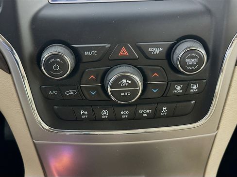 Used 2018 Jeep Grand Cherokee Laredo RWD image 22