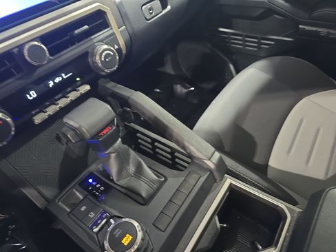 Used 2025 Toyota Tacoma TRD Sport AWD/4WD image 25