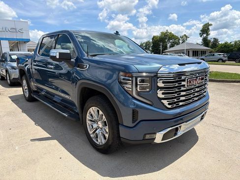 Used 2025 GMC Sierra 1500 Denali w/ Technology Package AWD/4WD image 2