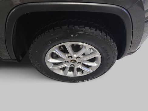 Used 2021 Jeep Grand Cherokee Laredo image 36