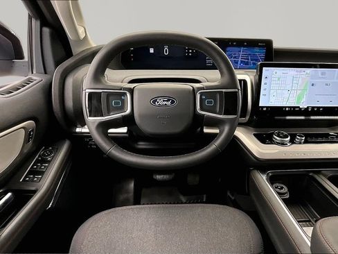 Certified 2025 Ford Expedition Active AWD/4WD image 5