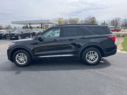 Used 2025 Ford Explorer Active AWD/4WD image 7