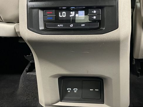 Used 2022 Volkswagen Atlas SE AWD/4WD image 28