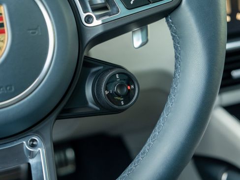 Certified 2023 Porsche Cayenne Turbo S AWD/4WD image 28