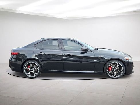 Used 2023 Alfa Romeo Giulia Veloce image 8