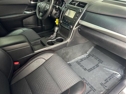 Used 2015 Toyota Camry SE FWD image 14