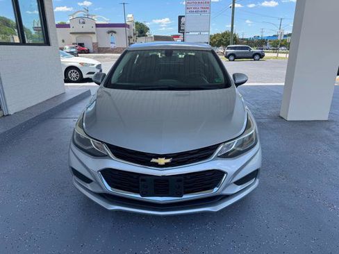 Used 2017 Chevrolet Cruze LT w/ Convenience Package FWD image 8