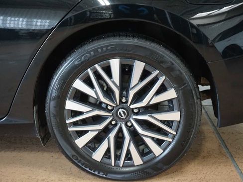 Used 2024 Nissan Altima 2.5 SV image 9