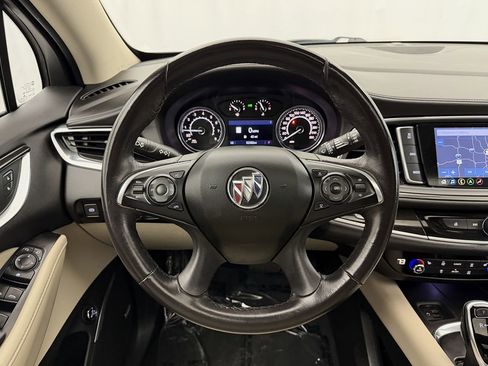 Used 2021 Buick Enclave Essence image 9