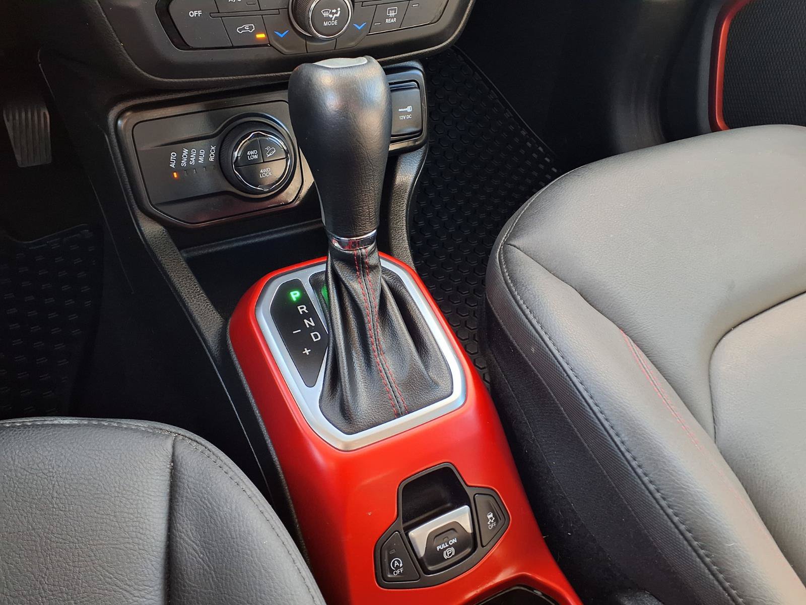 Used 2021 Jeep Renegade Trailhawk AWD/4WD image 25