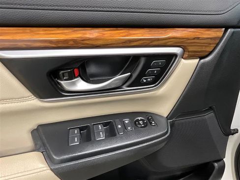 Used 2018 Honda CR-V Touring image 11