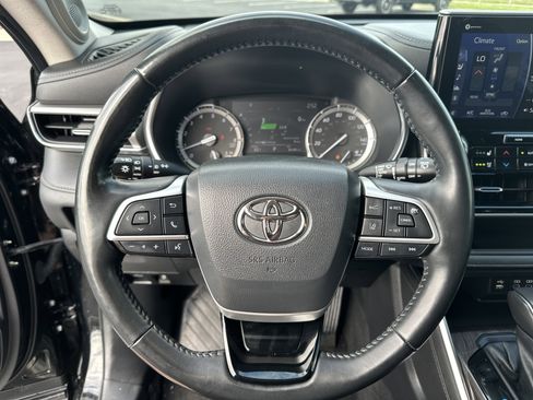 Used 2022 Toyota Highlander Platinum image 17