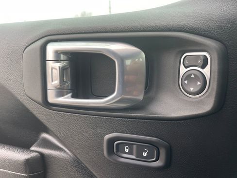 Used 2023 Jeep Wrangler Sport S image 28