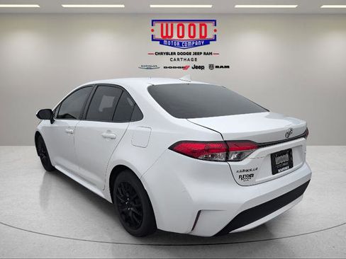 Used 2021 Toyota Corolla LE FWD image 5