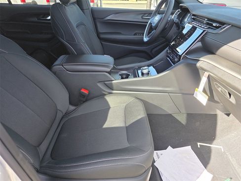 New 2025 Jeep Grand Cherokee Laredo X image 12