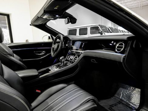Used 2020 Bentley Continental GT image 14