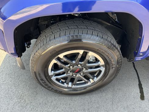 Used 2025 Toyota Tacoma TRD Sport AWD/4WD image 13