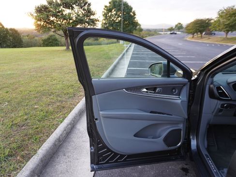 Used 2020 Lincoln Nautilus Reserve image 19