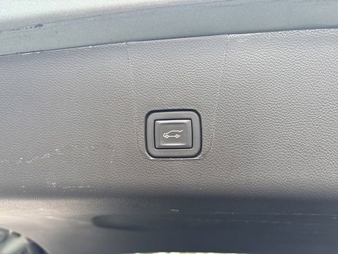 Used 2023 Chevrolet Traverse LT w/ Rear Camera Mirror Package AWD/4WD image 13