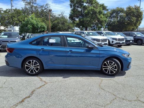 Used 2025 Volkswagen Jetta Sport image 4