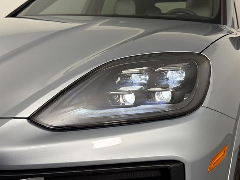 Used 2026 Porsche Cayenne Coupe AWD/4WD image 15
