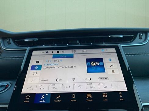 Certified 2025 Jeep Grand Cherokee Limited w/ Luxury Tech Group II AWD/4WD image 25