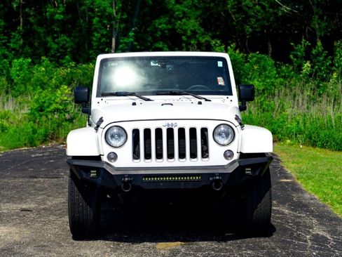 Used 2016 Jeep Wrangler Unlimited Sahara w/ Connectivity Group AWD/4WD image 4