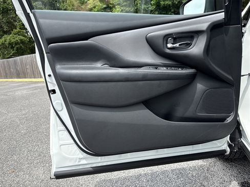 Used 2024 Nissan Murano SV w/ SV Midnight Edition Package image 13