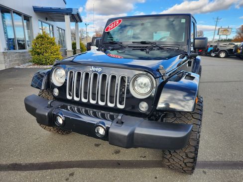Used 2018 Jeep Wrangler Unlimited Sahara image 4