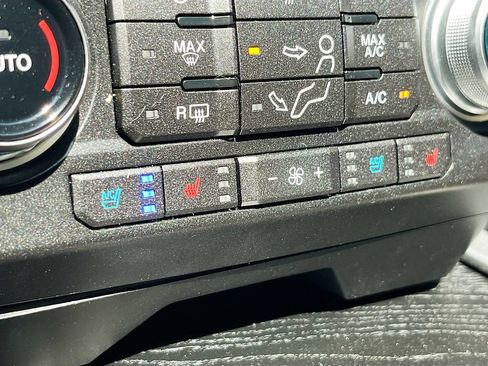 Used 2019 Ford F350 Platinum w/ Platinum Ultimate Package AWD/4WD image 21