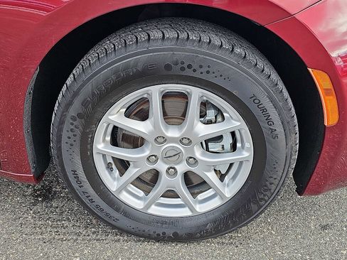 Used 2022 Chrysler Voyager LX image 8