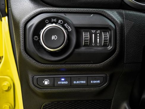 Used 2022 Jeep Wrangler Unlimited Sahara w/ Cold Weather Group AWD/4WD image 41