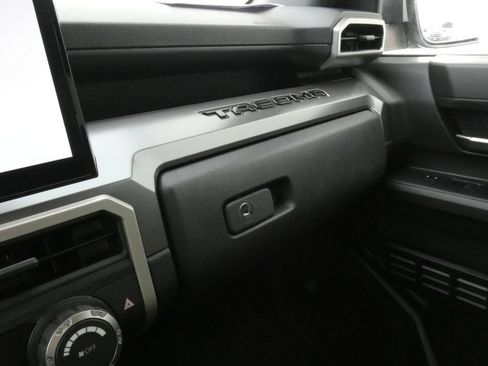 Used 2025 Toyota Tacoma TRD Off-Road AWD/4WD image 22