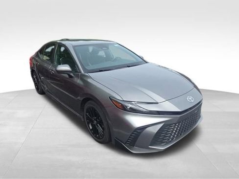 Used 2025 Toyota Camry SE FWD image 8