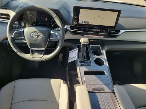 New 2026 Toyota Sienna XLE FWD image 27